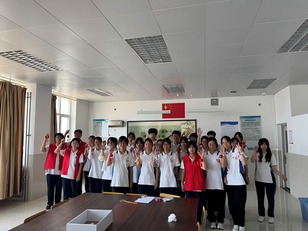 我校团委联合艺术设计部开展端午传统文化实践活动