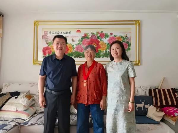 【红色浸润·匠心育人】薪火相传守初心 七一慰问暖桑榆