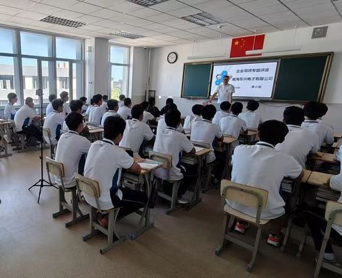 企业导师进校园，助力专业新发展