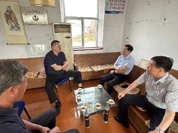 院校赴联系村开展中秋走访慰问活动