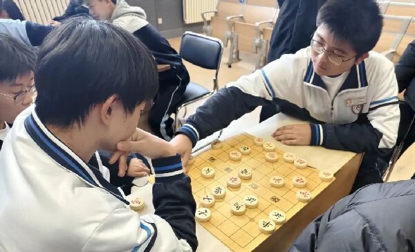 学校信息工程部举办“楚河汉界 奕决高下”象棋争霸赛